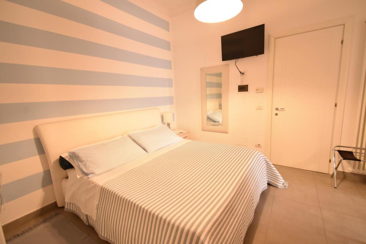 Affittacamere E Appartamenti - Rent Rooms And Apartments Le Camere Nel Corso - Adults Only Ла-Спеція Екстер'єр фото